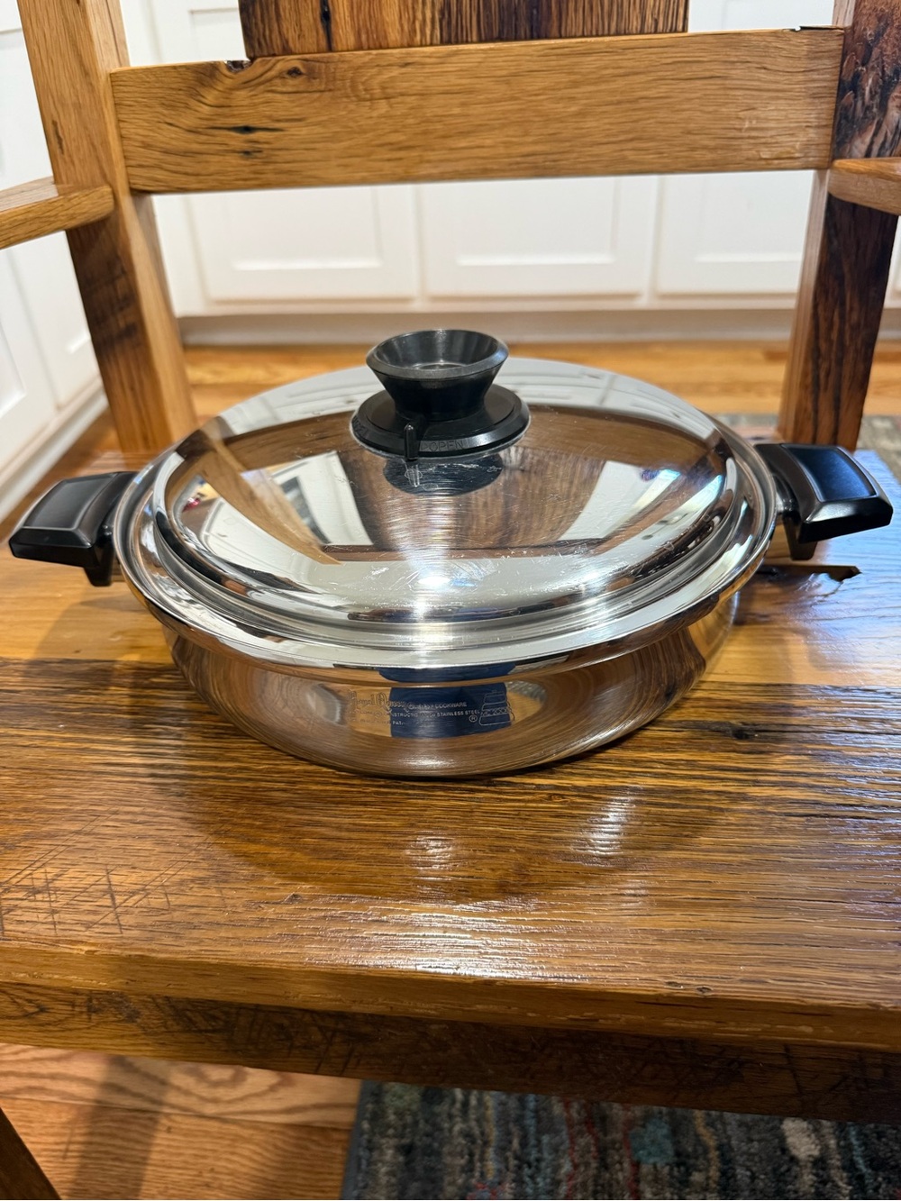 Vintage Royal Queen 11 inch Dutch Oven/Frying Pan Covered Pan with Black Handles